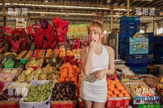 AISS爱丝(钻石版) - 图片中的陈雅漫，婚纱虽是大热，但无圣光反而让她更真实了。
