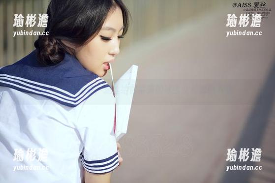 钻石般的纯净，爱丝给你带来的冰雪女神套图下载
