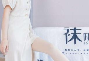 BoBoSocks袜啵啵 – 小甜豆的作品，不愧是薄灰丝，随意间就流露出点点顽皮。