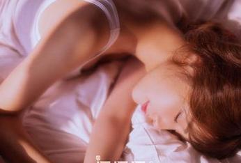 GIRLT果团网 – 冷静，冷静！这是黄歆苑的高清JK图片，不要被可爱迷倒！