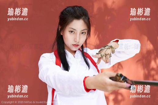 MiiTao蜜桃社 - 瑜伽中的索菲娅Sophia，作品赏析：到底是在练瑜伽，还是在秀身材？