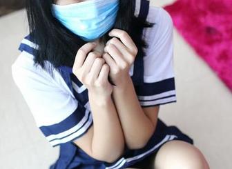 ROSI的黑边蕾丝，不知道在看什么，反正目光停不下来。