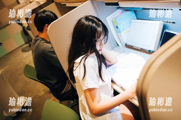 Sonson(손손)在黑色里找到自己的影子：图集又一次完美失踪