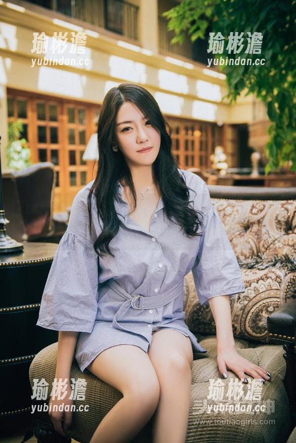 TouTiao头条女神 - 在娜露的丝袜写真里，没错，腿真的有一种说不出的魔力！