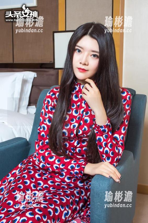 TouTiao头条女神 - 李思彤的兔女郎写真合集，踏着轻快的步伐走到你的心坎里。