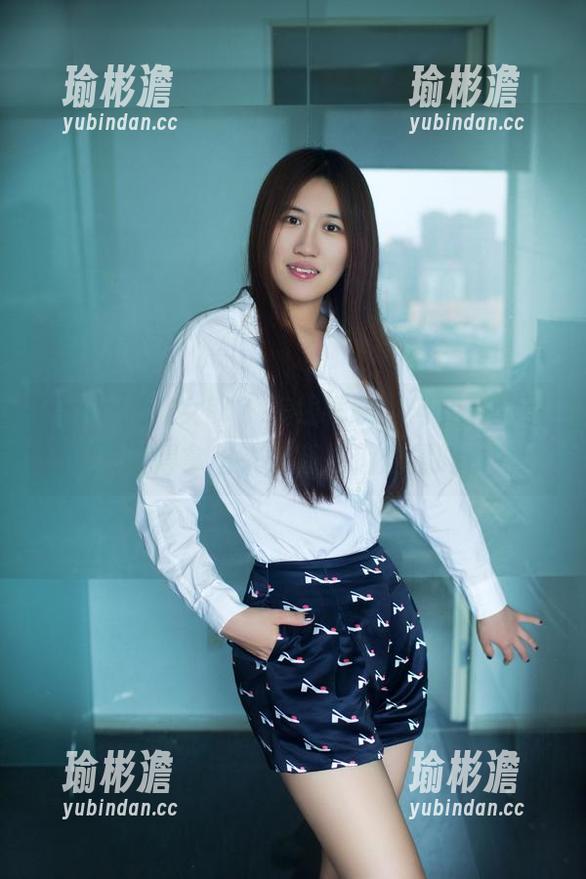 TuiGirl推女郎 - 在线聊聊，何奕恋的黑丝值得拿出来给朋友们炫耀吗？