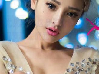 UGirls尤果网 – 这身职业装，齐贝贝原图里的小细节真太戳我了，要咋穿才能有那个气质
