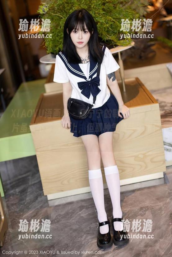 XIAOYU语画界 - 唐宁宁的制服私拍，图片虽然不算高大上，但那种气质确实很特别！