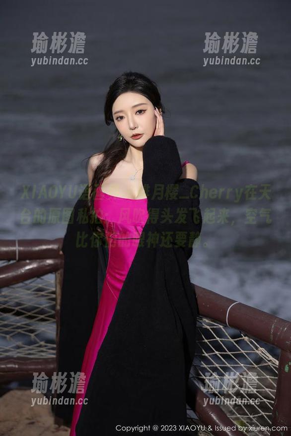 XIAOYU语画界 - 绯月樱_Cherry在天台的原图私拍：风吹得头发飞起来，空气比你们的眼神还要静。