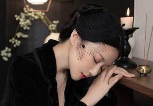 Xiuren秀人网 – 陆萱萱的手机秘密：原图更新神操作，脑洞大开！