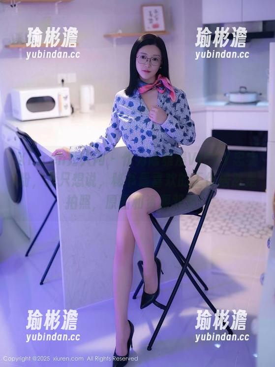 Xiuren秀人网 - 作为陈雅漫VICKY忠实粉，我只想说，秘书最喜欢的工作居然是拍照，原图和资源双全！