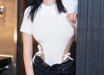 Xiuren秀人网 – 在麻吉小兔子的自拍里，有些气息很微妙…套图的角度也太有意思了吧？
