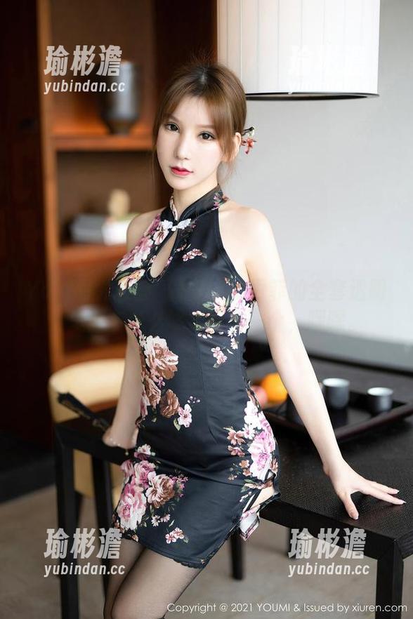 YouMi尤蜜荟 - SOLO_尹菲的全套透明：里面有什么呢？好奇一个，嘿嘿。