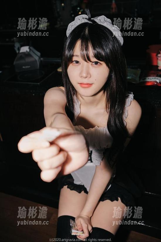 Zia(지아)的最新在线力作：高清内衣版围绕在FateSaber与远坂凛之间，果然吸引。