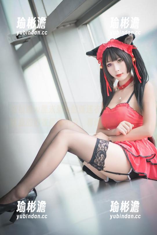 在线瞅w黑米粥w的新连衣裙图集，确实比我的旧衣服潮不少，真该更新衣柜了…