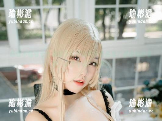 你敢不敢看七七娜娜子的最新户外作品集？根据她的表情，答案可能不简单...