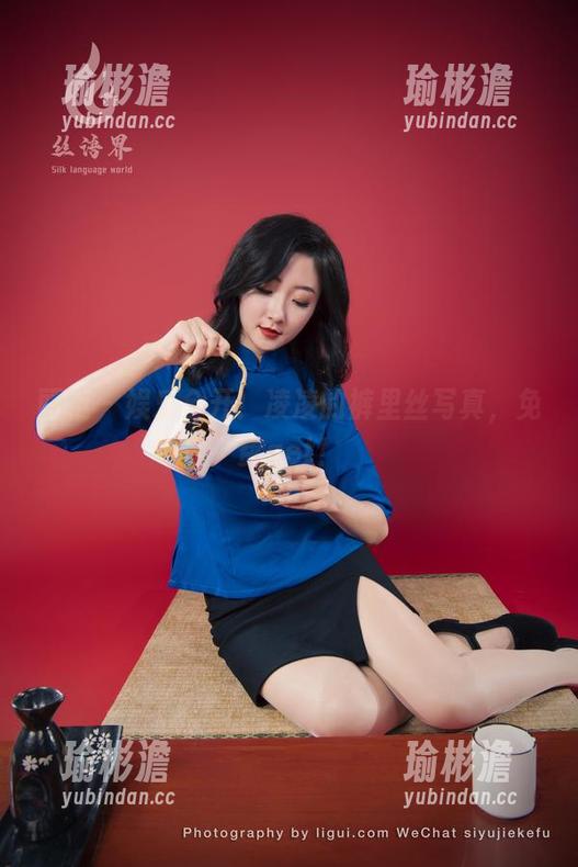 丽柜 - 娱乐全开！凌凌的裤里丝写真，免费get！