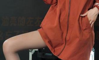 丽柜 – 油亮的左左，最新图包里流淌着…什么忘了说？哦，模特的优雅啦！