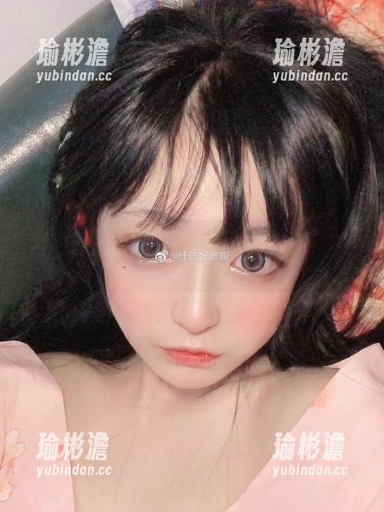 佳佳好难啊的全套写真，完全撕开了天使的纯洁面纱！