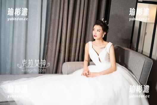 克拉女神 - Luna的这组“女王”原图，远看高冷，近看入围“瞎编学霸”大赛。