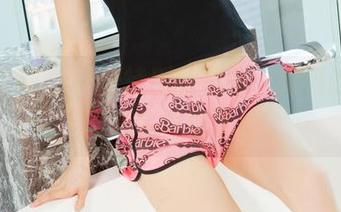 克拉女神 – 一份特别的图册，薇薇的日常遭遇各类逗趣！