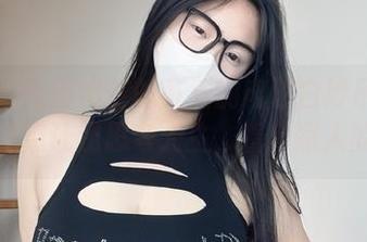 微密圈 – 新鲜出炉的可爱的肉巴白纱吊带黑丝图片，差点让我思考人生，看全家人的反应！