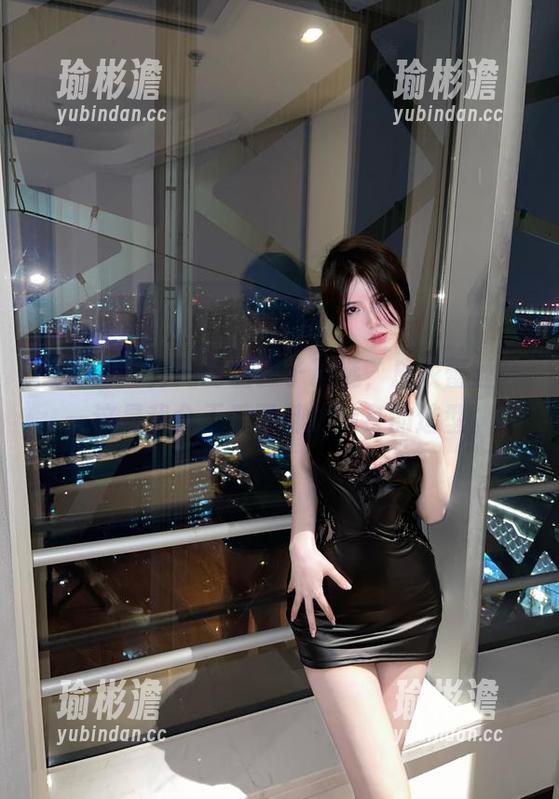 微密圈 - 奔跑的晶骡子精选，皮衣蕾丝——这是我今天看了都想转身的造型。