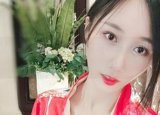 微密圈 – 小玉吃果冻，难道你的肌肤是用牛奶洗出来的？这图包资源不简单。