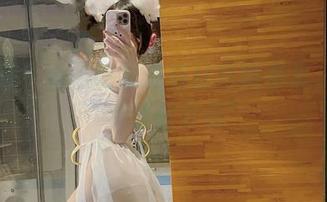 微密圈 – 小玉吃果冻在红色睡衣里，全套“梦游启示录”