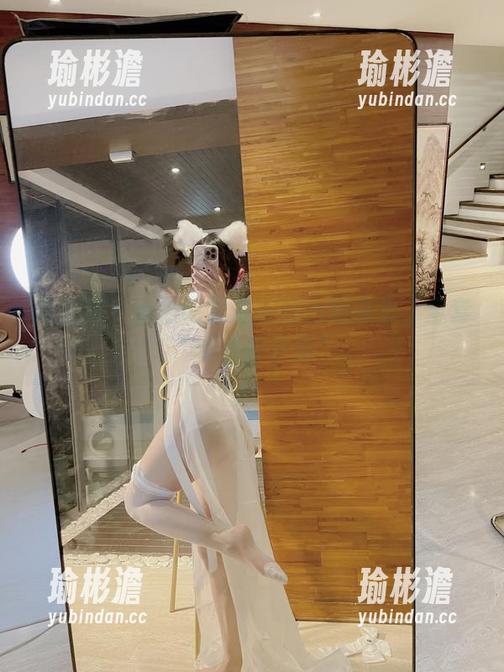 微密圈 - 小玉吃果冻在红色睡衣里，全套“梦游启示录”