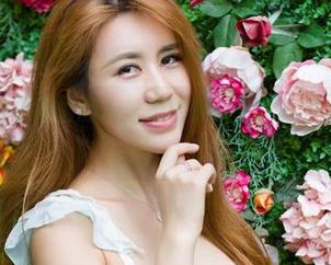 尤物馆 – 被温心怡的灰丝美图刷屏，这就叫过犹不及吧？