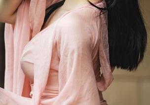 尤蜜荟 – 娜露Selena的眼镜：看不清楚她的颜值，但作品太精选了！