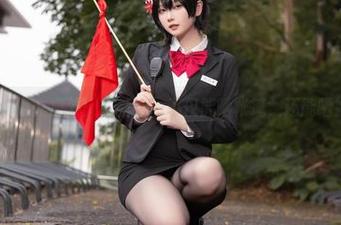 屿鱼yukako在户外：最新cos不仅能晒帐篷，还能晒她的幽默！