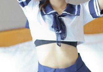 推女神 – 泳池里的晓艾fafa：精选图库，游泳圈也默默偷瞄？