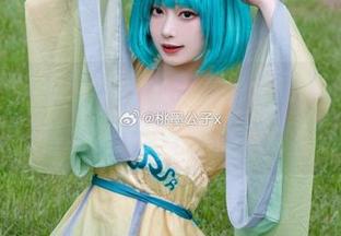 好吧，桃墨公子“罗莎莉亚”的写真集新更新，我的好奇心爆棚！