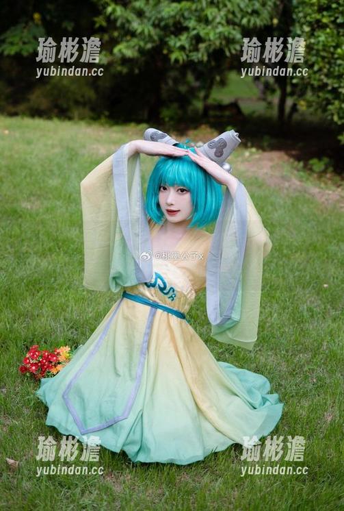 好吧，桃墨公子“罗莎莉亚”的写真集新更新，我的好奇心爆棚！