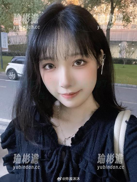 图包分享，这次炸酱沐沐随便穿了一点灰丝，我亏没出息了！