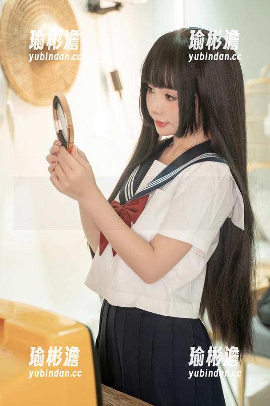 爆机少女喵小吉深圳校服写真合集，别看简单，细节有趣到没朋友。