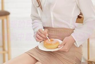 爱丝 – 瑶瑶的吊带无圣光图集，像是在夏日的晚风中跳舞，摇摆着我的思绪。