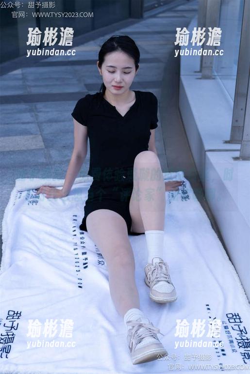 甜予摄影 - 免费体验璇璇的过膝白丝，时不时我也想当个“评论家”和你聊聊。