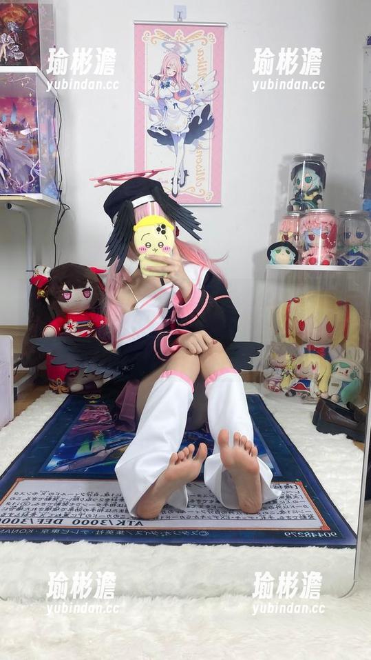 就“蔚蓝档案黑见茜香香”这名字，白栎Shirly这次的新作品集果然很会挑大众的好奇心啊。