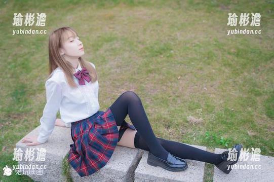 祖木子 祖木子私拍:兔子成精,绿草坪上撒欢儿玩耍