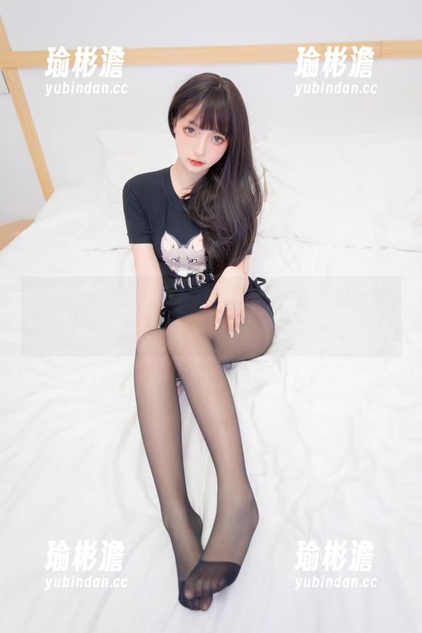 神楽坂真冬的水里游泳，免费下载夏日戏水的水趣味！