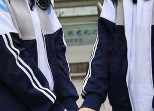 秀人网 – 叶梦轩在线：户外独白，风轻轻提醒我别忘了吃零食！