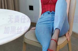 秀人网 – 无责任观赏，周慕汐的猩红睡衣加黑丝免费照片任你领！
