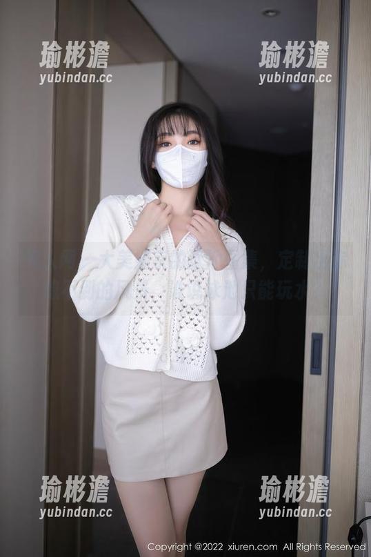 秀人网 - 大美媚京的泳池图集，定制出你想不到的风景，谁说泳池只能玩水？