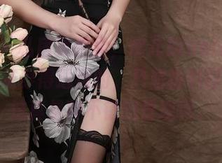 秀人网 – 私房美图里，妮儿Bluelabel总是把网袜穿得透透的，只想插科打诨，但这真是种不错的呈现啊。
