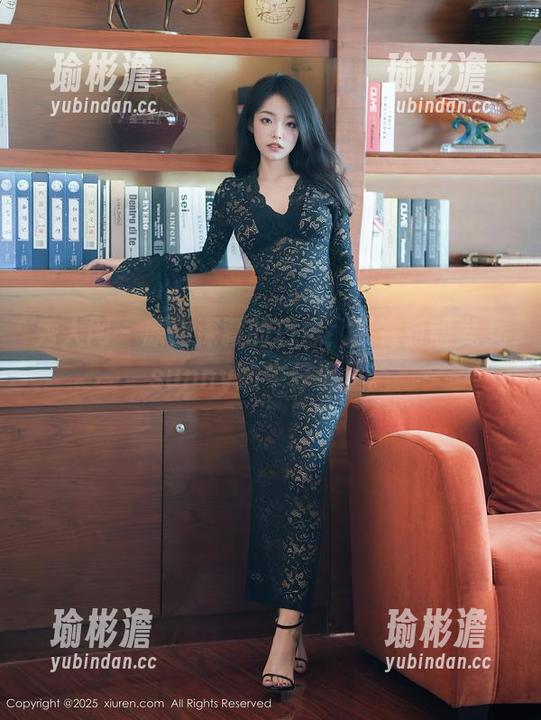 秀人网 - 原图深藏的巧思，尽在盼盼龙女sunny的牛仔裤里。