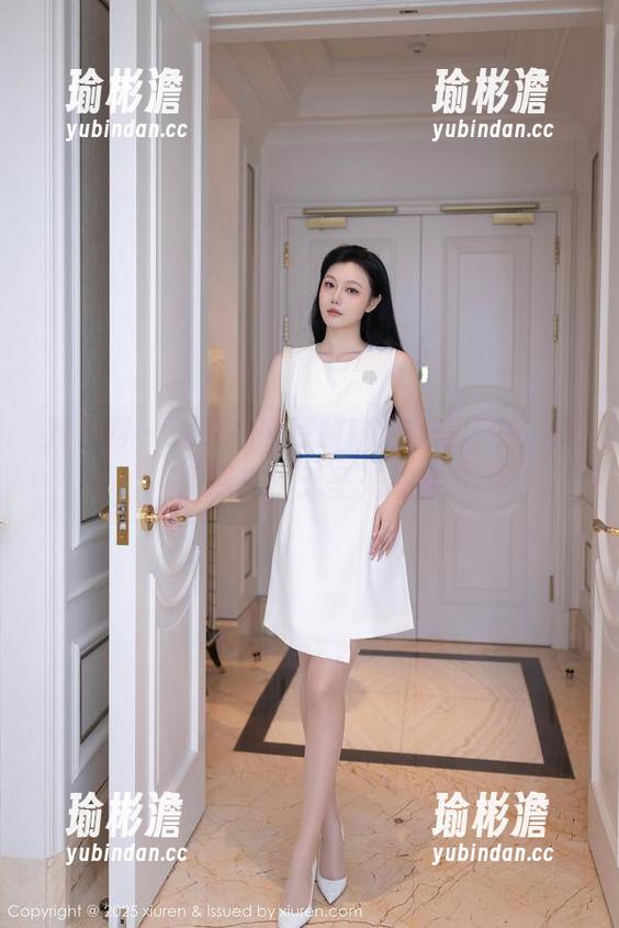 秀人网 - 迷失在肉晴MINI的美足中，原图曝光，无圣光加持