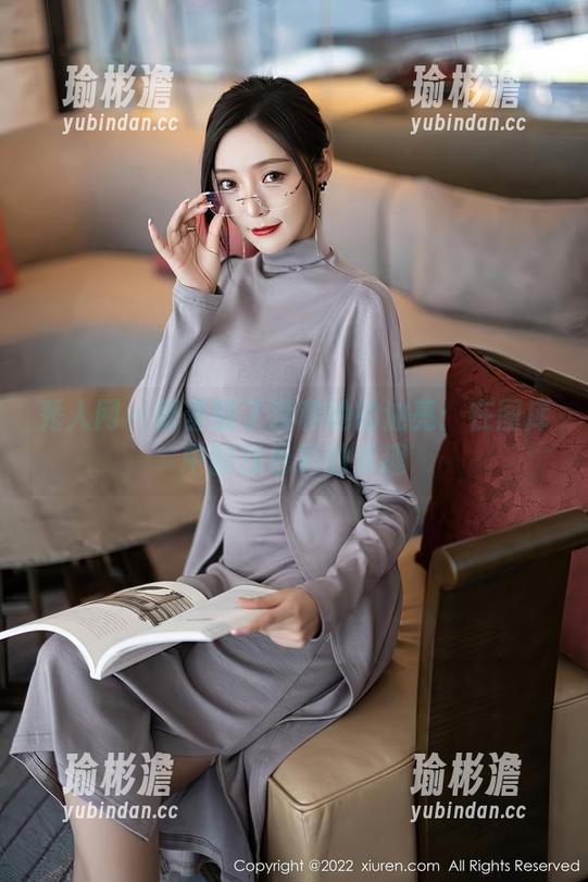 秀人网 - 蕾蕾醒了没和她的油亮：在图库中翻找色彩的乐趣